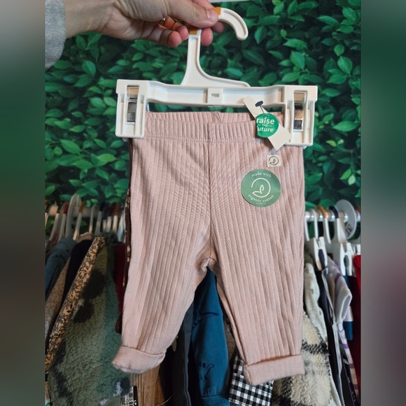 Little Planet 2 Pack Of Pants NWT Newborn - Picture 2 of 3